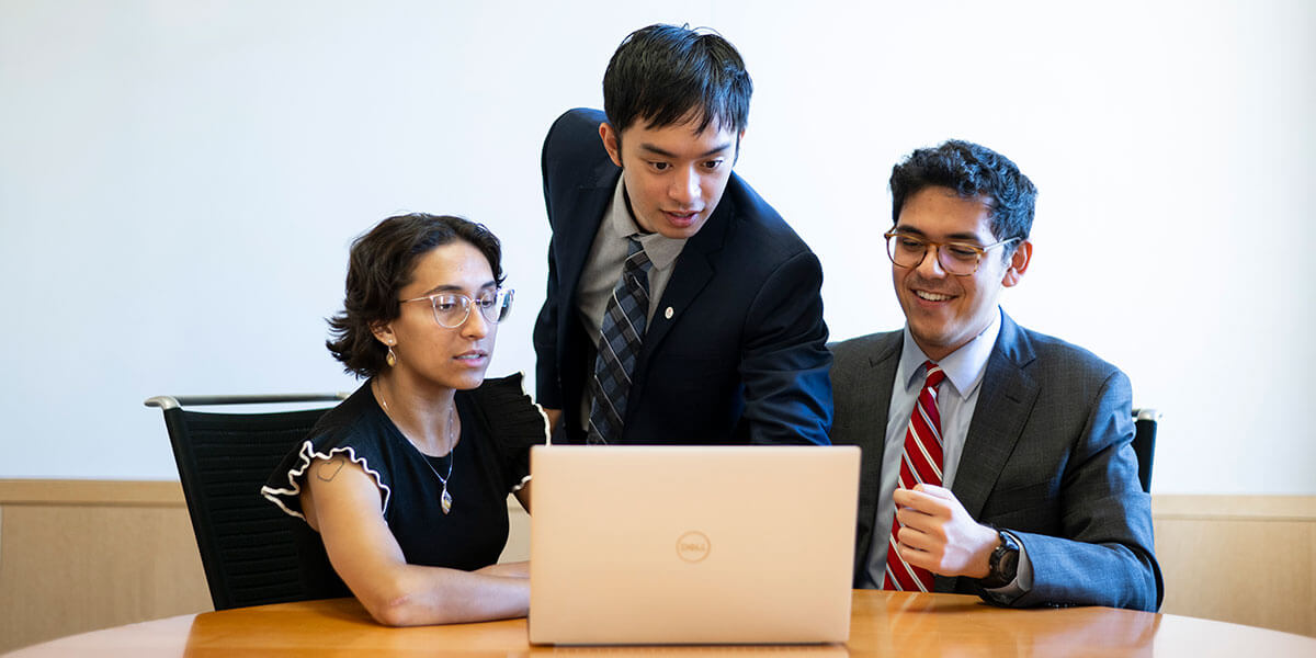 Top Features to Look for in Finance Online Courses